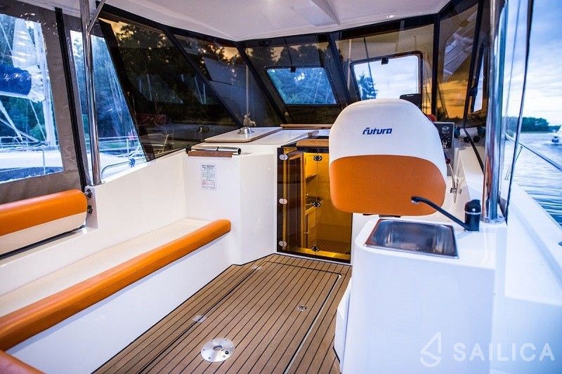 Cobra Futura 900 - Yacht Charter Sailica