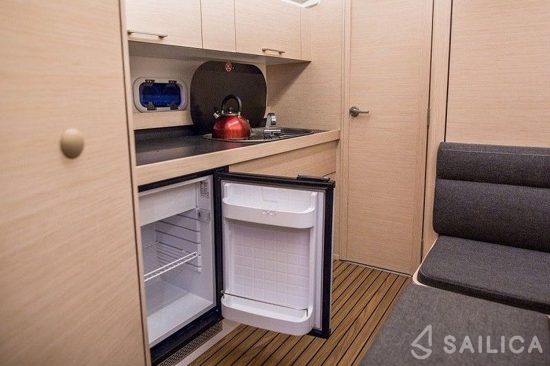 Cobra Futura 900 - Yacht Charter Sailica