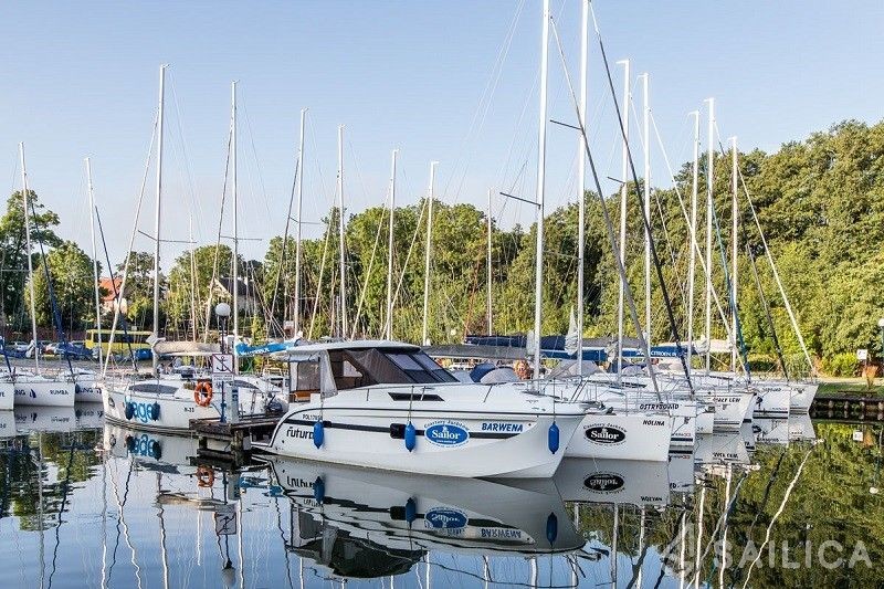 Cobra Futura 900 - Yacht Charter Sailica