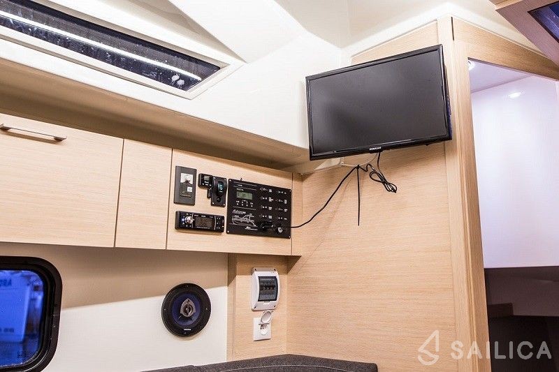Cobra Futura 900 - Yacht Charter Sailica