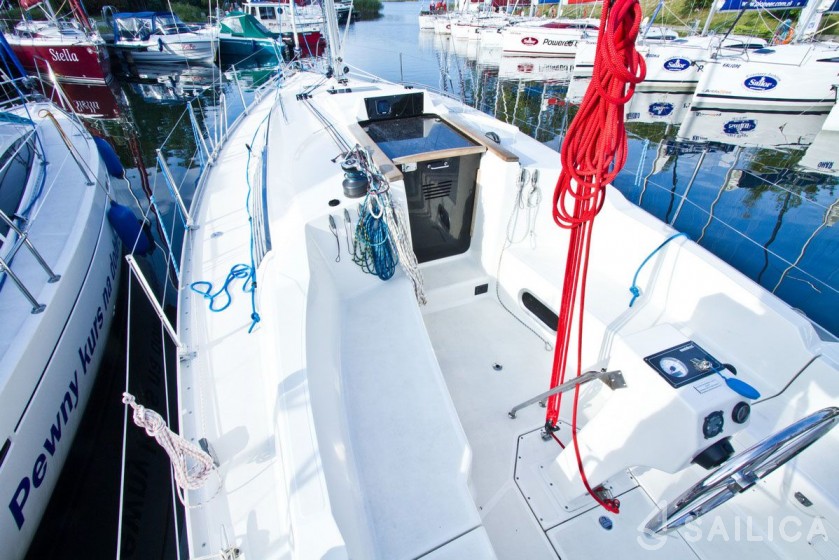 Delphia 33 - Yacht Charter Sailica