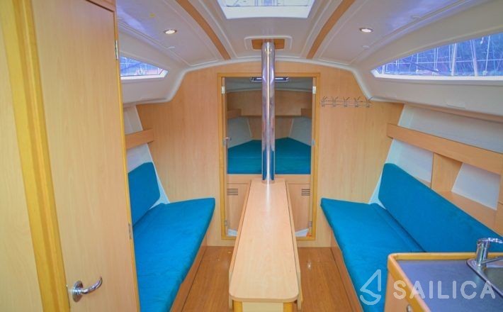 Delphia 33 - Yacht Charter Sailica