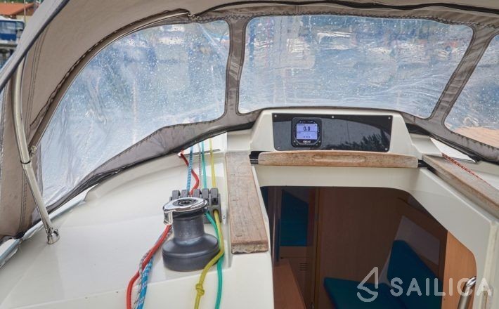 Delphia 33 - Yacht Charter Sailica