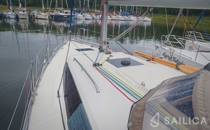 Delphia 33 - Yacht Charter Sailica