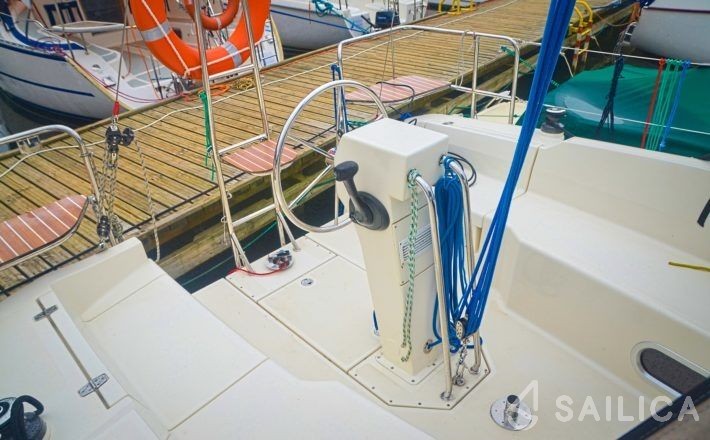 Delphia 33 - Yacht Charter Sailica