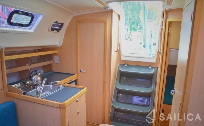 Delphia 33 - Yacht Charter Sailica