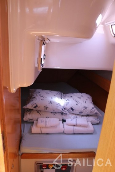 Delphia 40 - Yacht Charter Sailica