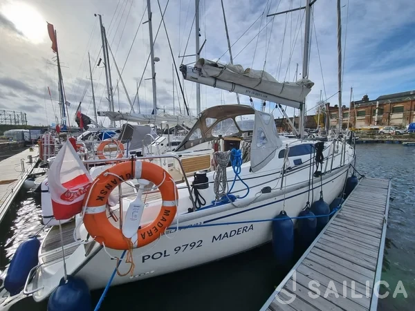 Delphia 40 - Yacht Charter Sailica