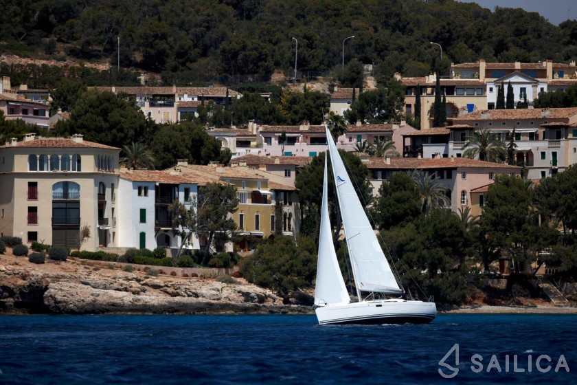 Hanse 350 - Yacht Charter Sailica