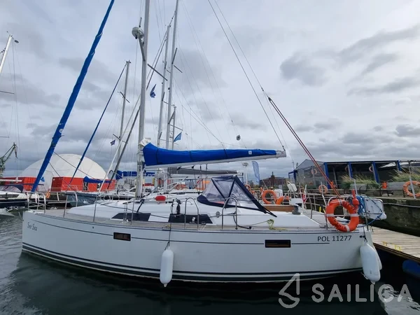 Hanse 350 - Yacht Charter Sailica