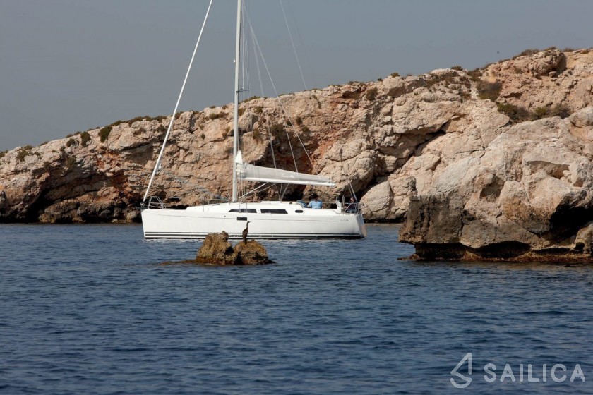 Hanse 350 - Yacht Charter Sailica