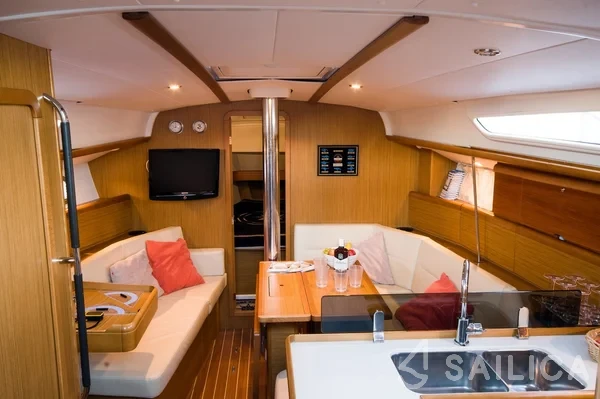 Sun Odyssey 39i - Yacht Charter Sailica