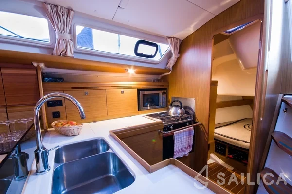 Sun Odyssey 39i - Yacht Charter Sailica