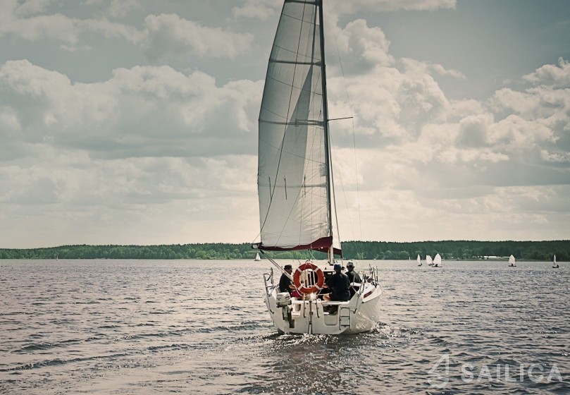 Laguna 730 - Yacht Charter Sailica