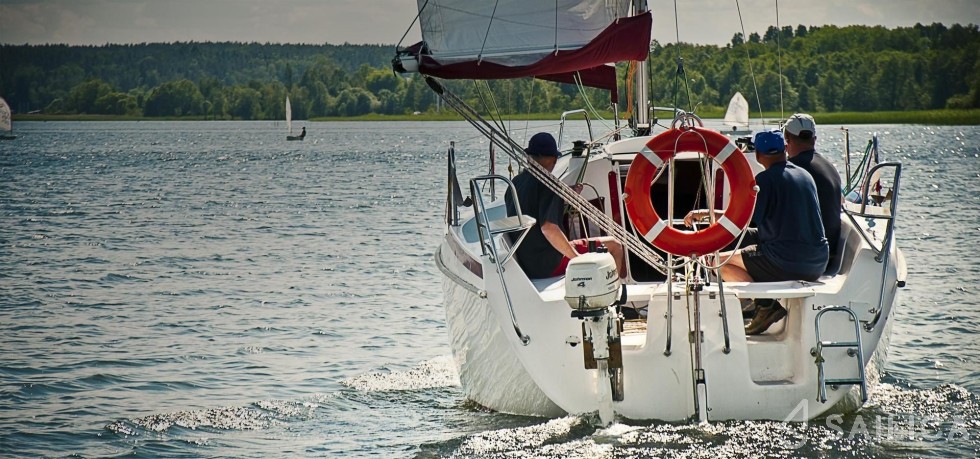 Laguna 730 - Yacht Charter Sailica