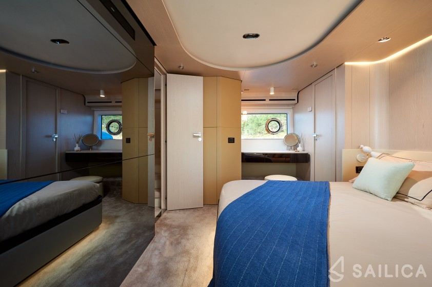 Azimut 78 - Yacht Charter Sailica