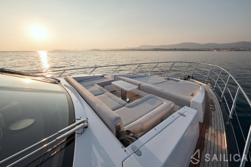 Azimut S7 - Yacht Charter Sailica