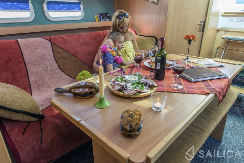 Nautika 1000 - Yacht Charter Sailica