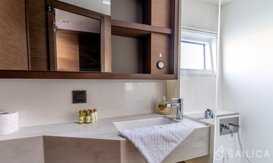 Lagoon 46 - 4 + 2 cab. - Yacht Charter Sailica