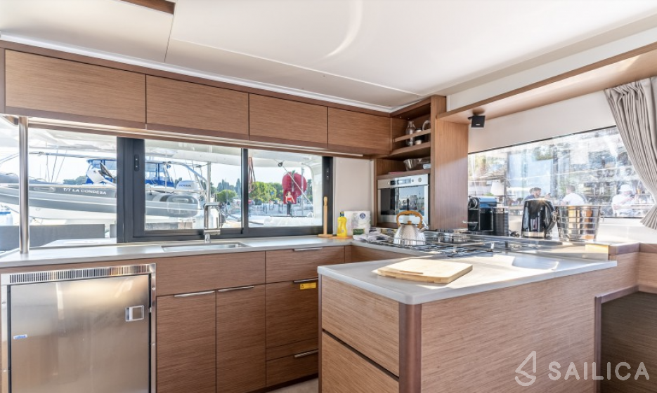 Lagoon 46 - 4 + 2 cab. - Yacht Charter Sailica