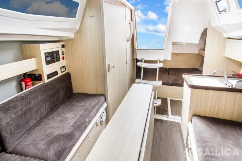 Maxus 26 Standard - Yacht Charter Sailica