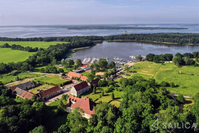 Nexus Revo 870 Prestige - Yacht Charter Sailica