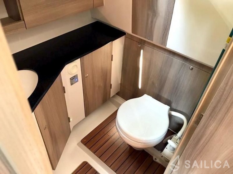 Nexus Revo 870 Prestige - Yacht Charter Sailica