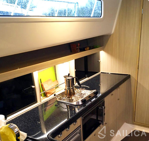 Nexus Revo 870 Prestige - Yacht Charter Sailica