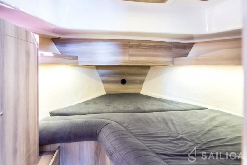 Nexus Revo 870 Prestige - Yacht Charter Sailica