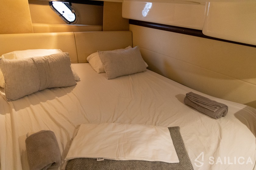 Cranchi Endurance 41 - Yacht Charter Sailica