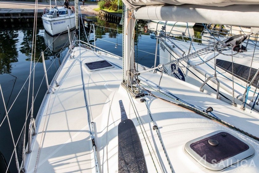 Phila 880 - Yacht Charter Sailica