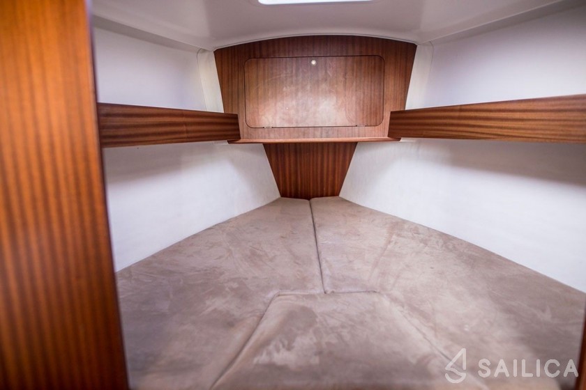 Phila 880 - Yacht Charter Sailica