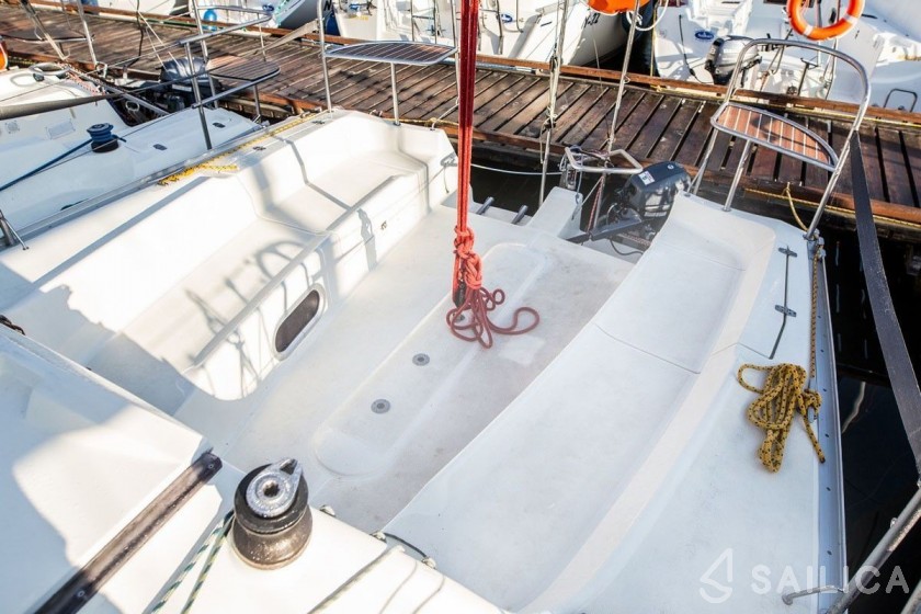 Phila 880 - Yacht Charter Sailica