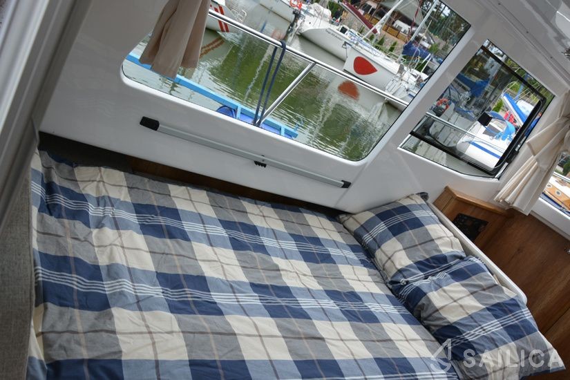 Quest 825 - Yacht Charter Sailica