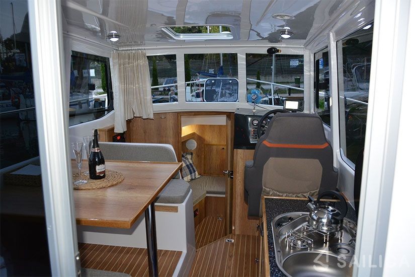 Quest 825 - Yacht Charter Sailica