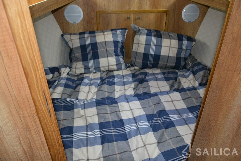 Quest 825 - Yacht Charter Sailica