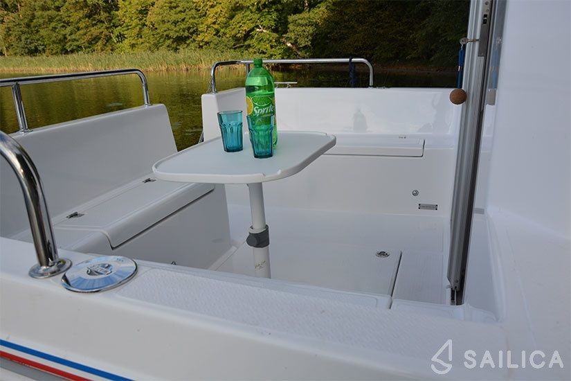 Quest 825 - Yacht Charter Sailica