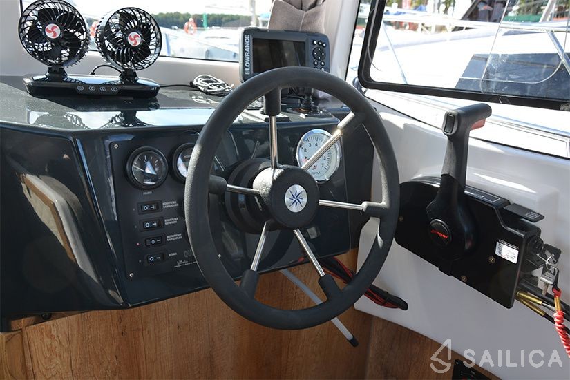 Quest 825 - Yacht Charter Sailica