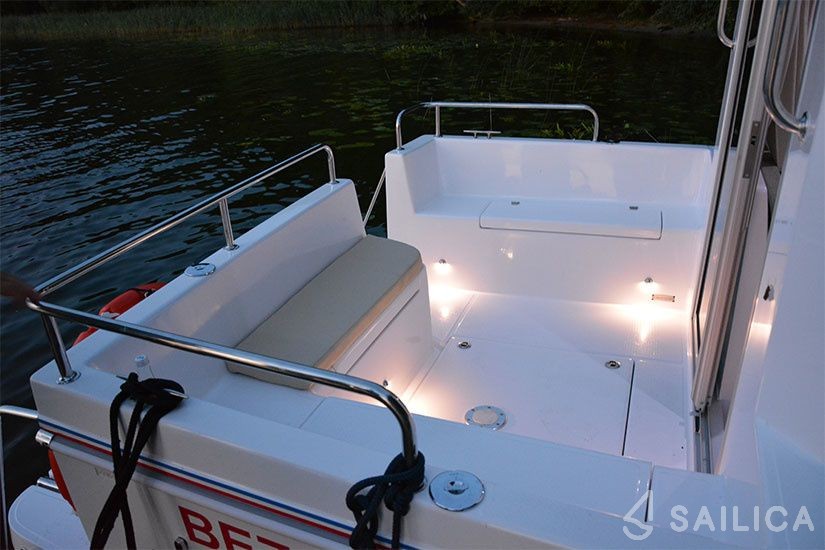 Quest 825 - Yacht Charter Sailica