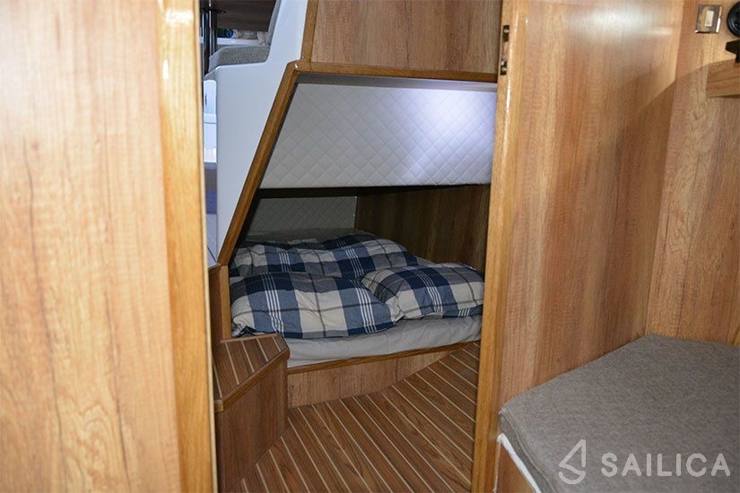 Quest 825 - Yacht Charter Sailica