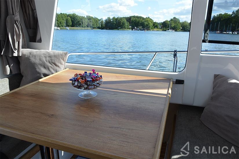 Quest 825 - Yacht Charter Sailica