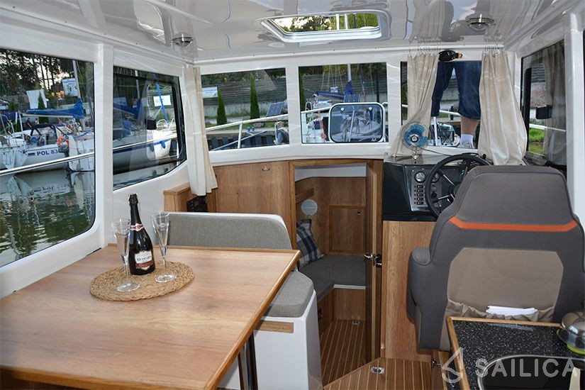 Quest 825 - Yacht Charter Sailica