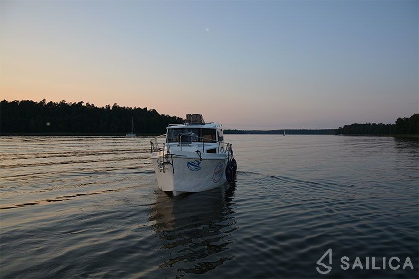 Quest 825 - Yacht Charter Sailica