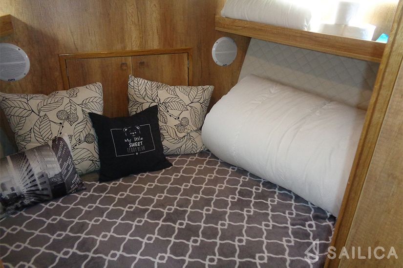 Quest 825 - Yacht Charter Sailica