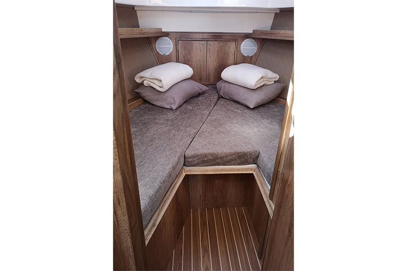 Quest 825 - Yacht Charter Sailica