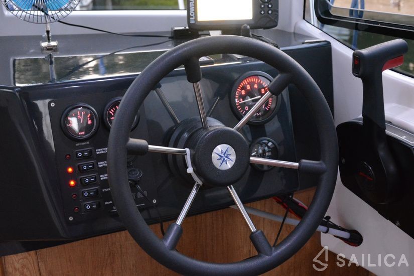 Quest 825 - Yacht Charter Sailica