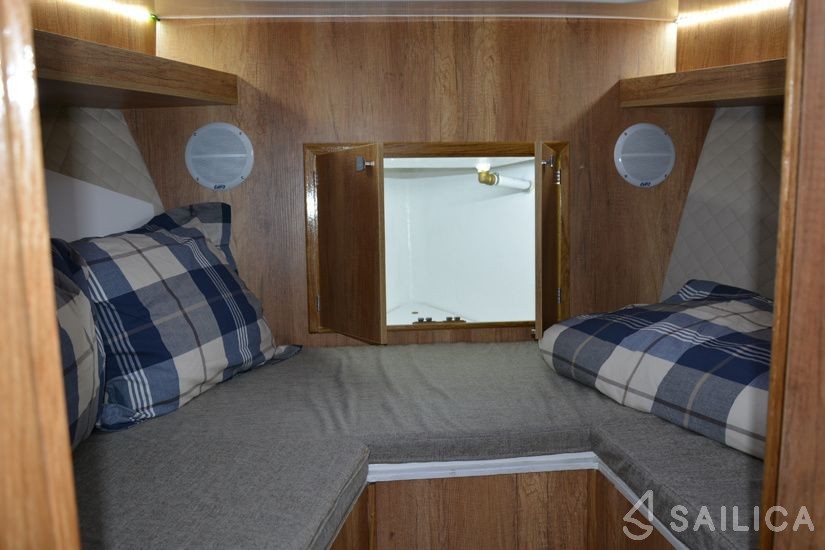 Quest 825 - Yacht Charter Sailica