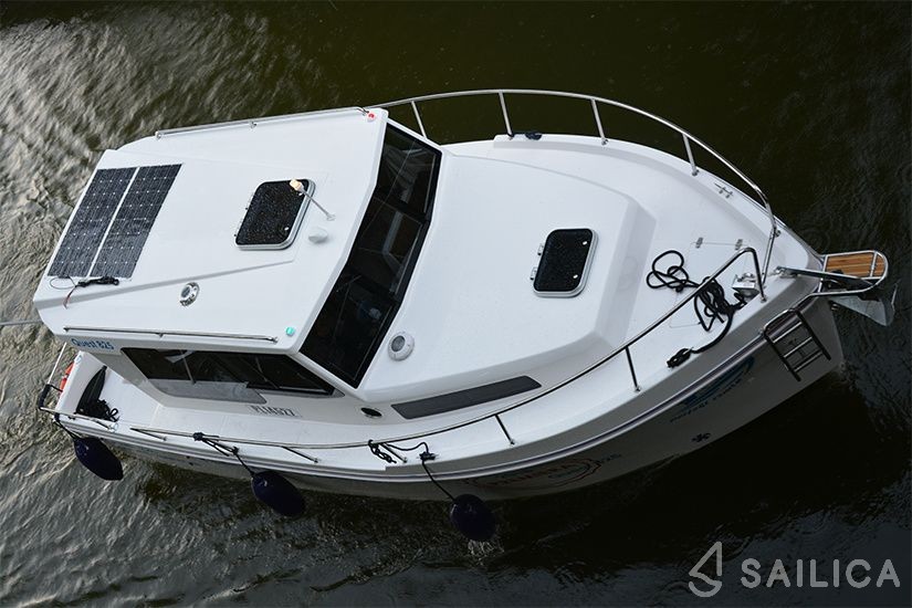 Quest 825 - Yacht Charter Sailica