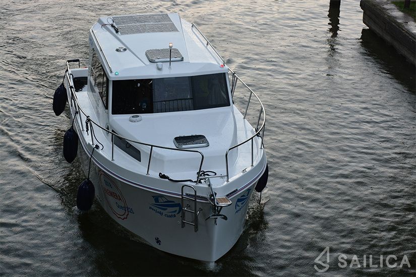 Quest 825 - Yacht Charter Sailica