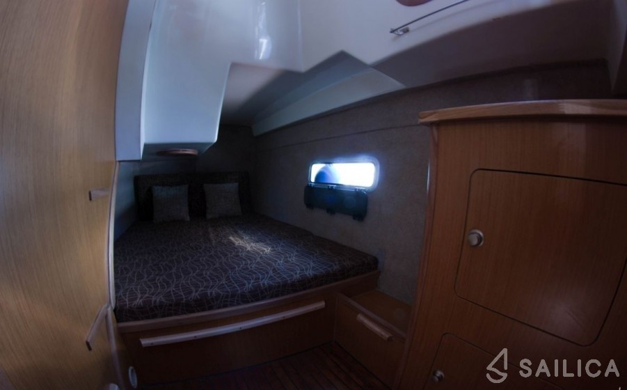 River Cruiser 39 - Yacht Charter Sailica